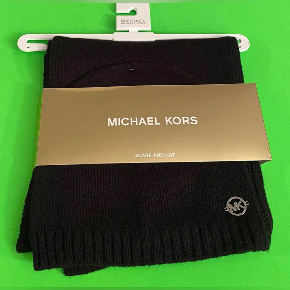 New MICHAEL KORS SCARF HAT BLACK & SILVER GIFT SET